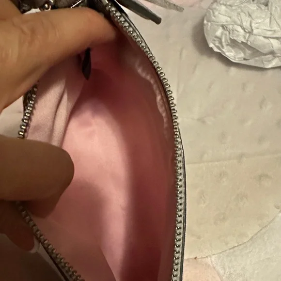 Coach Poppy Graffiti Silver and Pink Wristlet With Heart Design. - Picture 7 of 8
